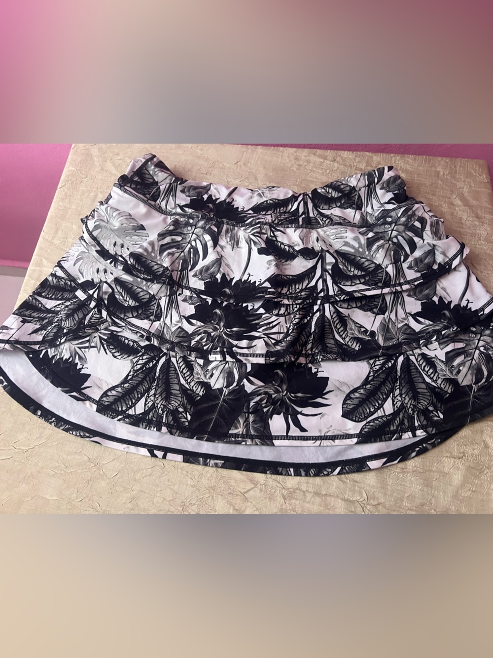 Ideology Black & White Tropical Leaf Athletic Shorts